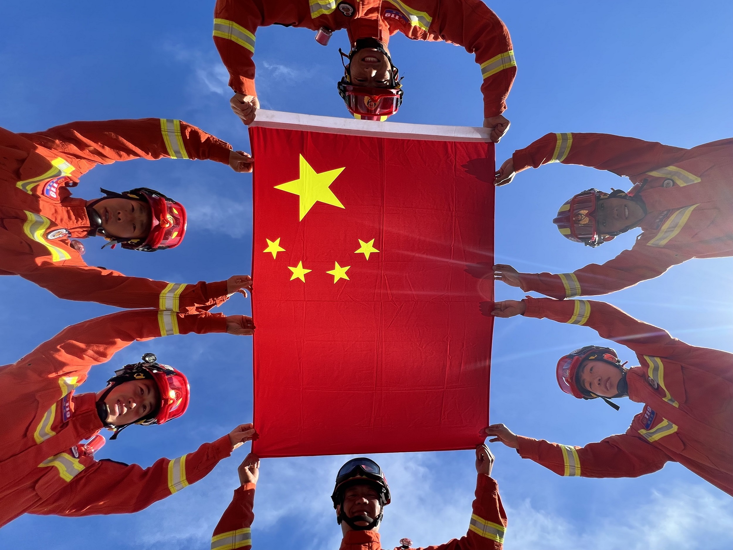 红旗飘扬 蓝焰梦想