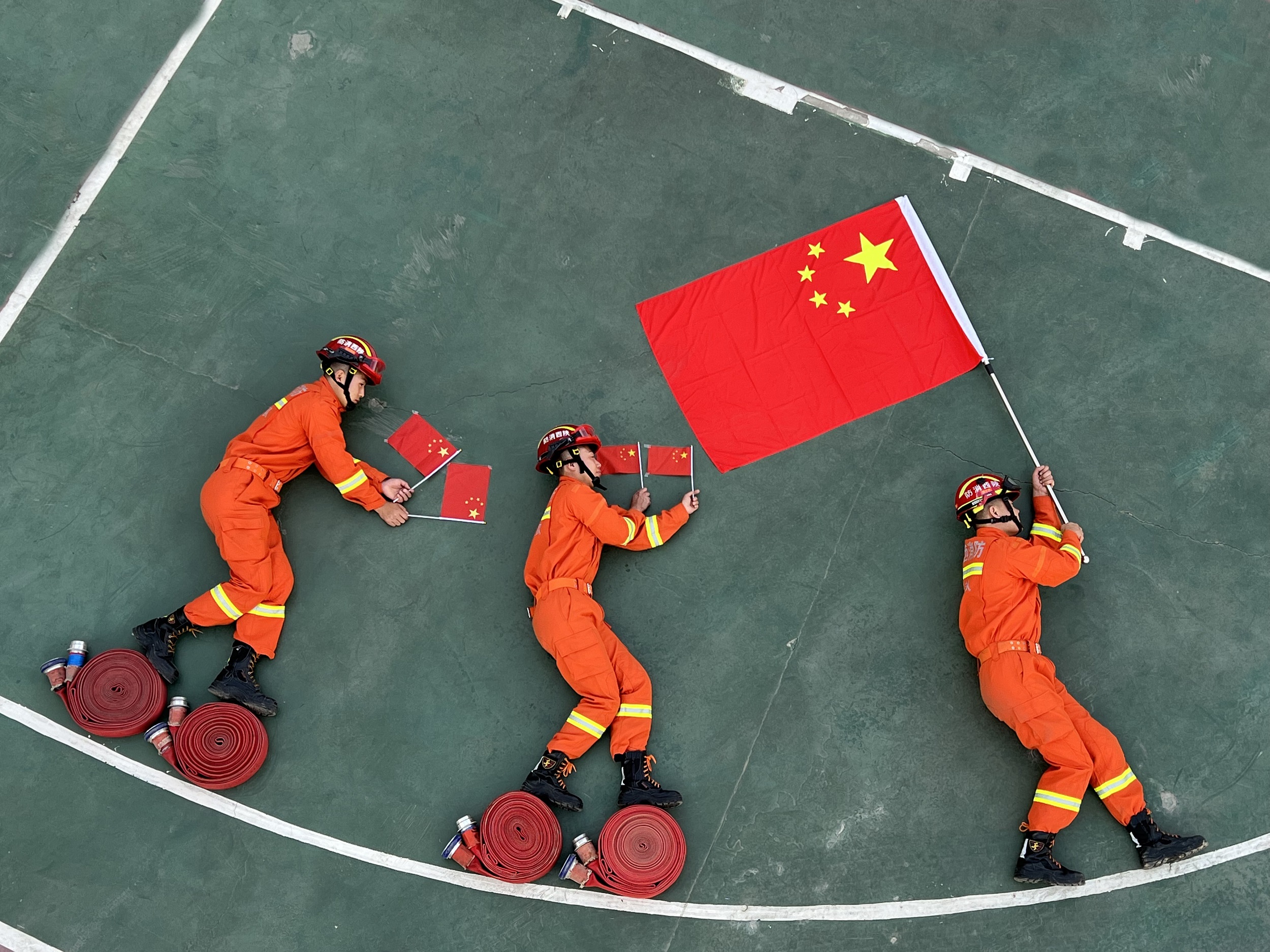 红旗飘扬 蓝焰梦想