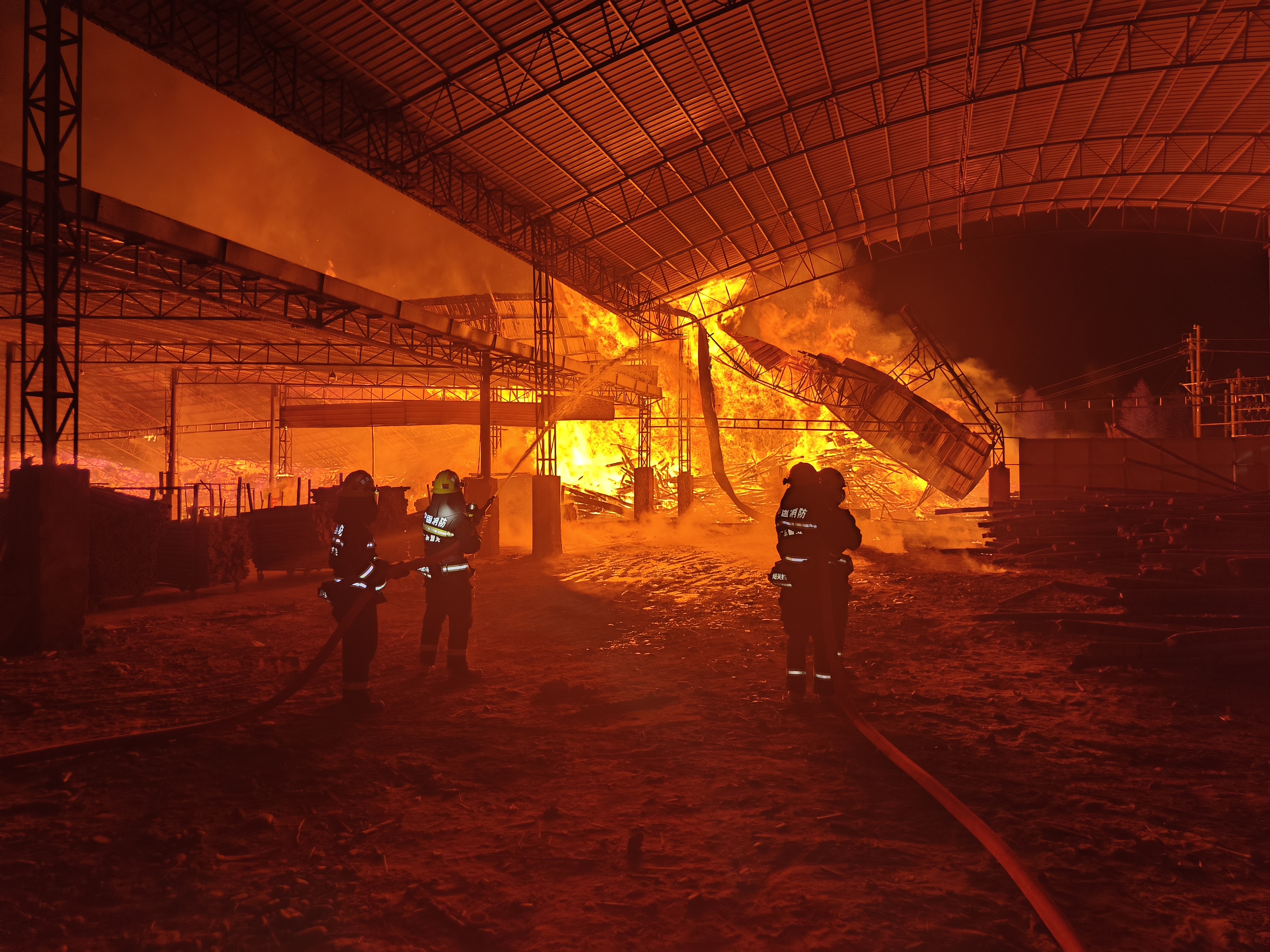 《人民至上、生命至上》