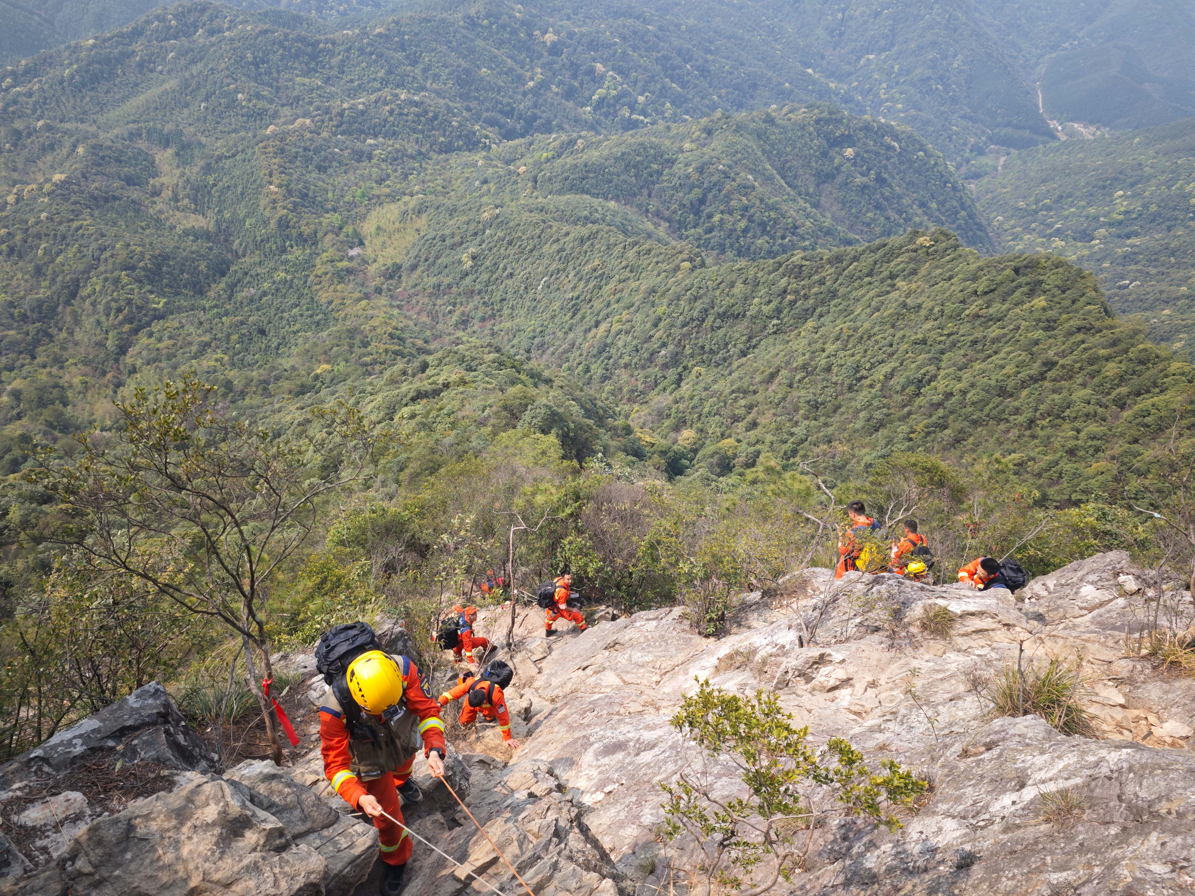 《人民至上、生命至上》