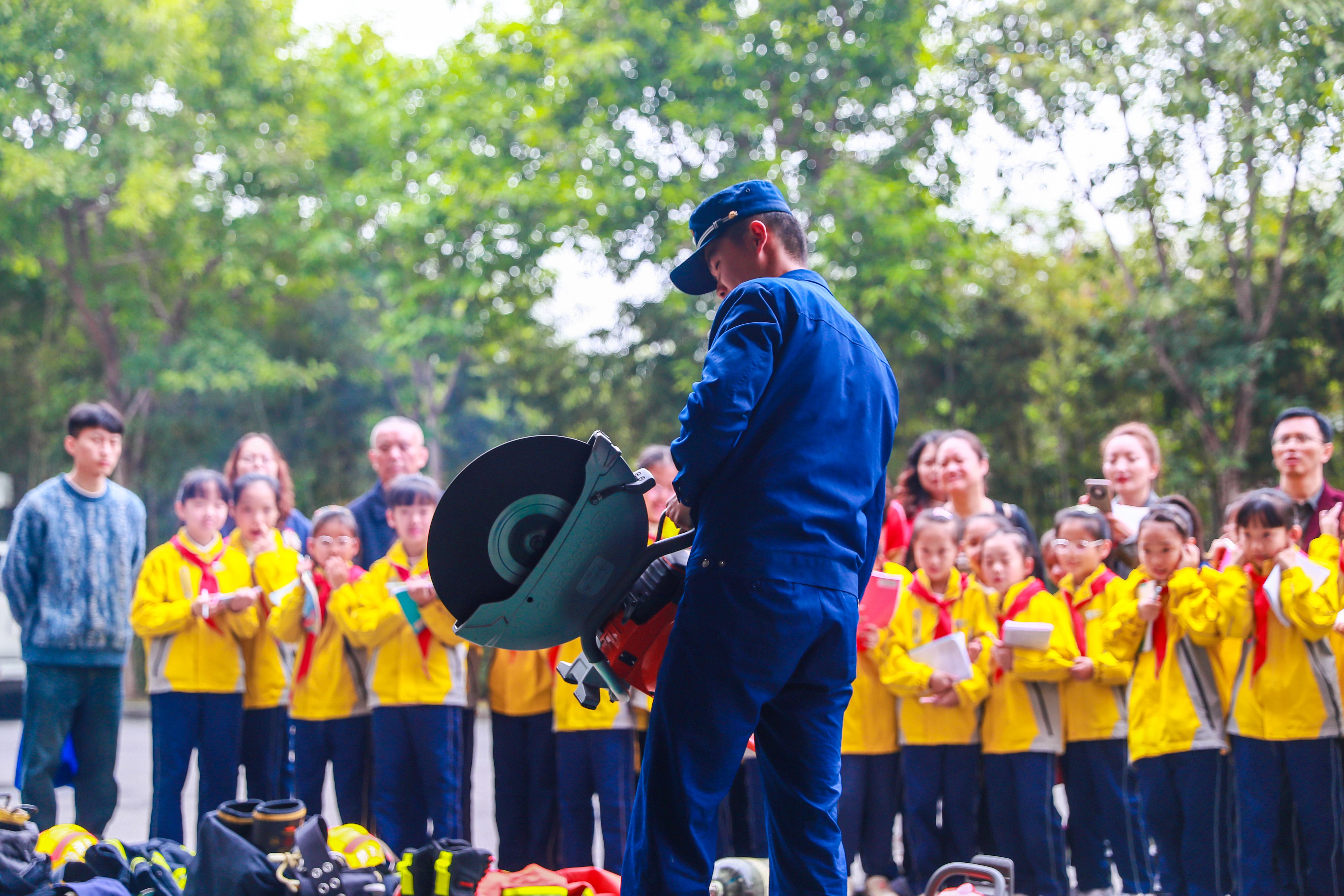 《我是小小消防员》