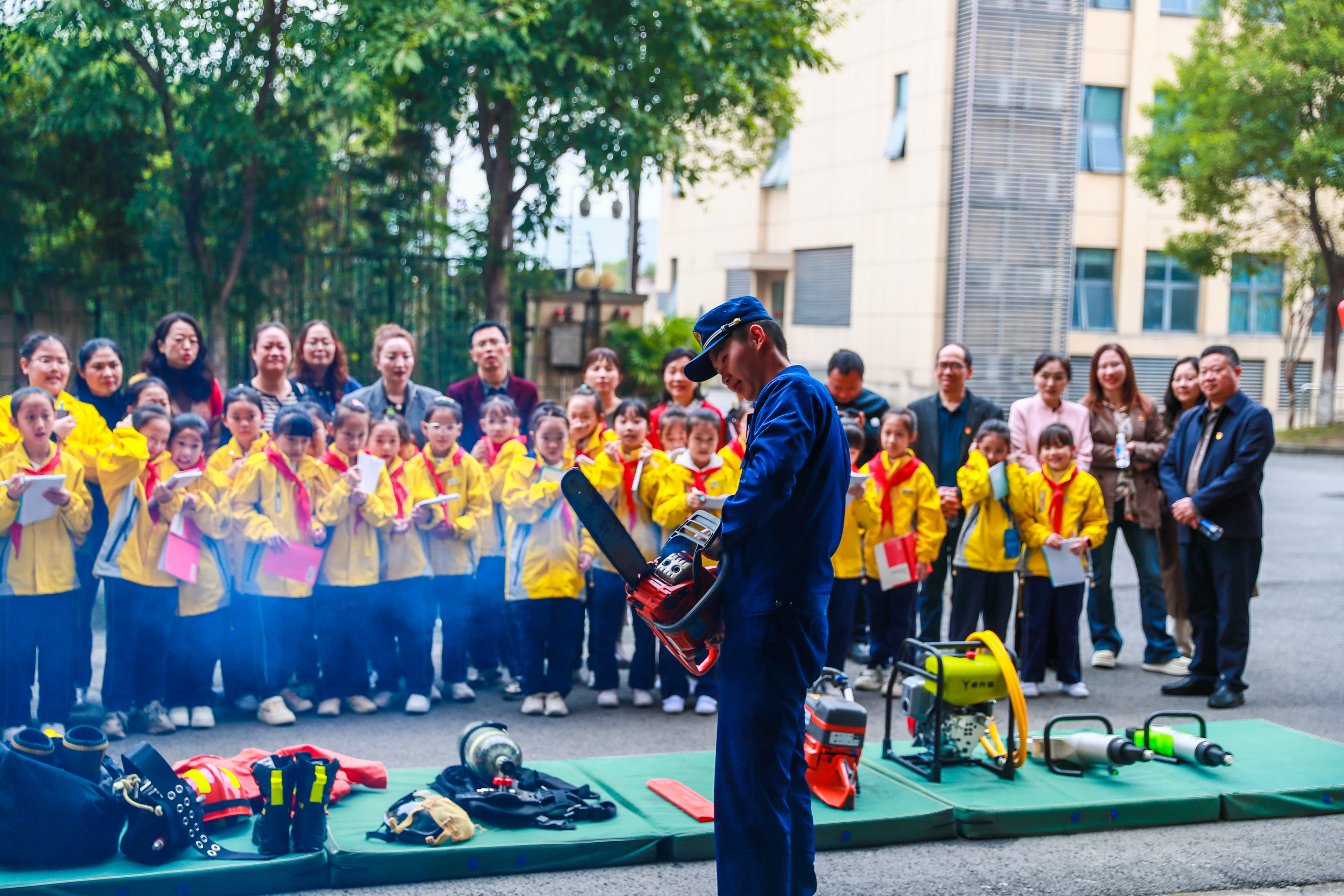 《我是小小消防员》