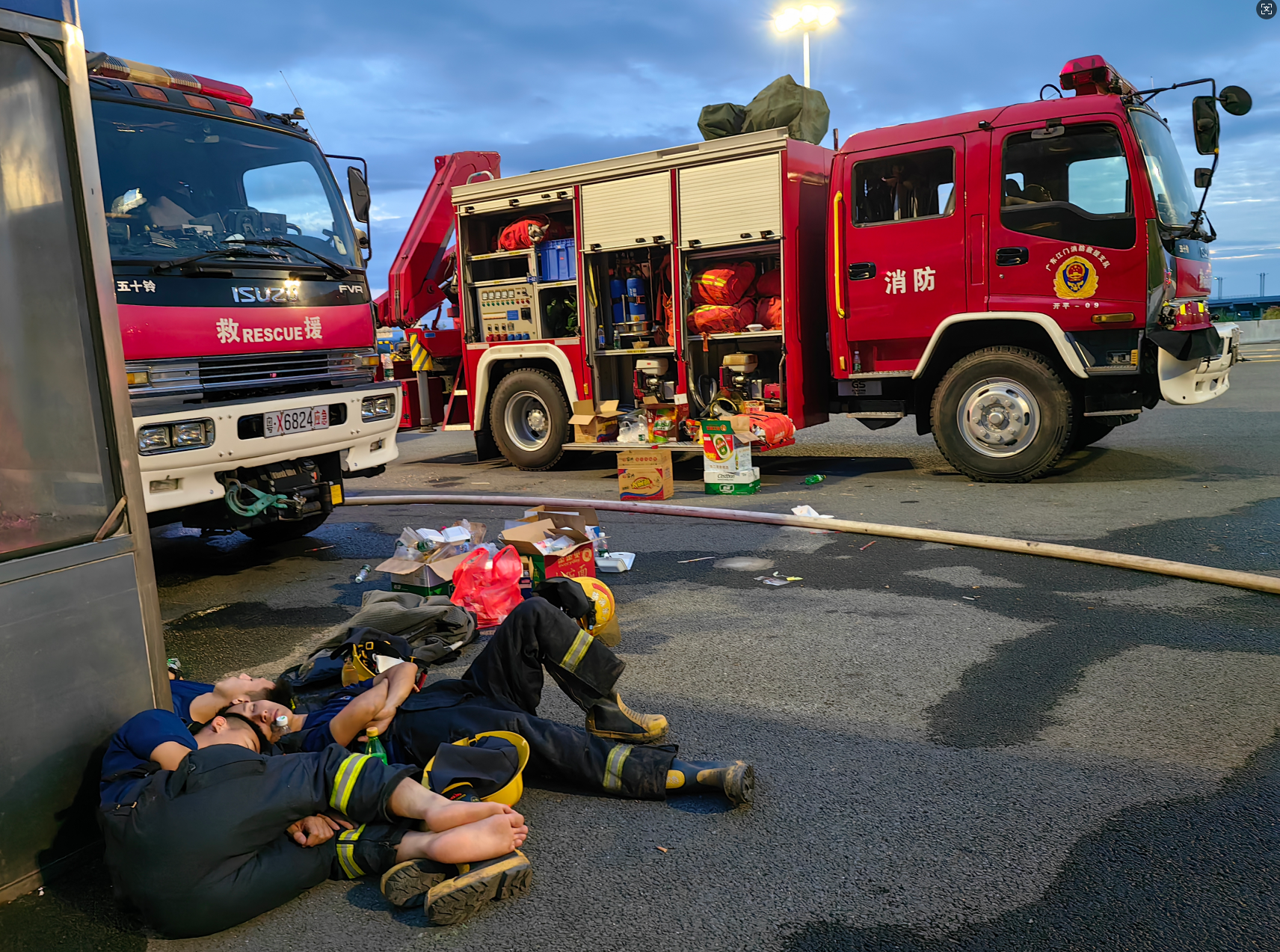 《致敬逆行--最美身影组图》