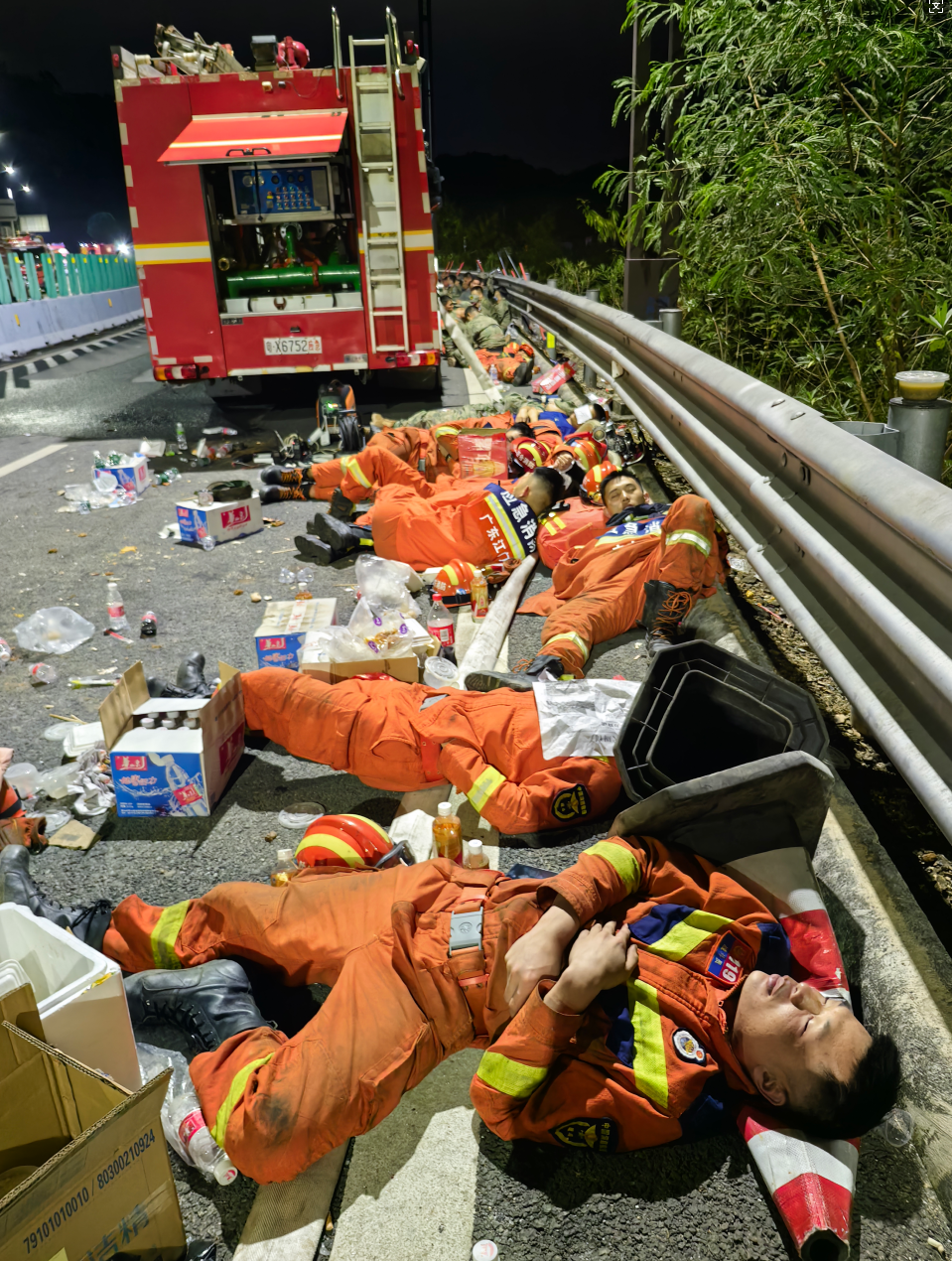 《致敬逆行--最美身影组图》