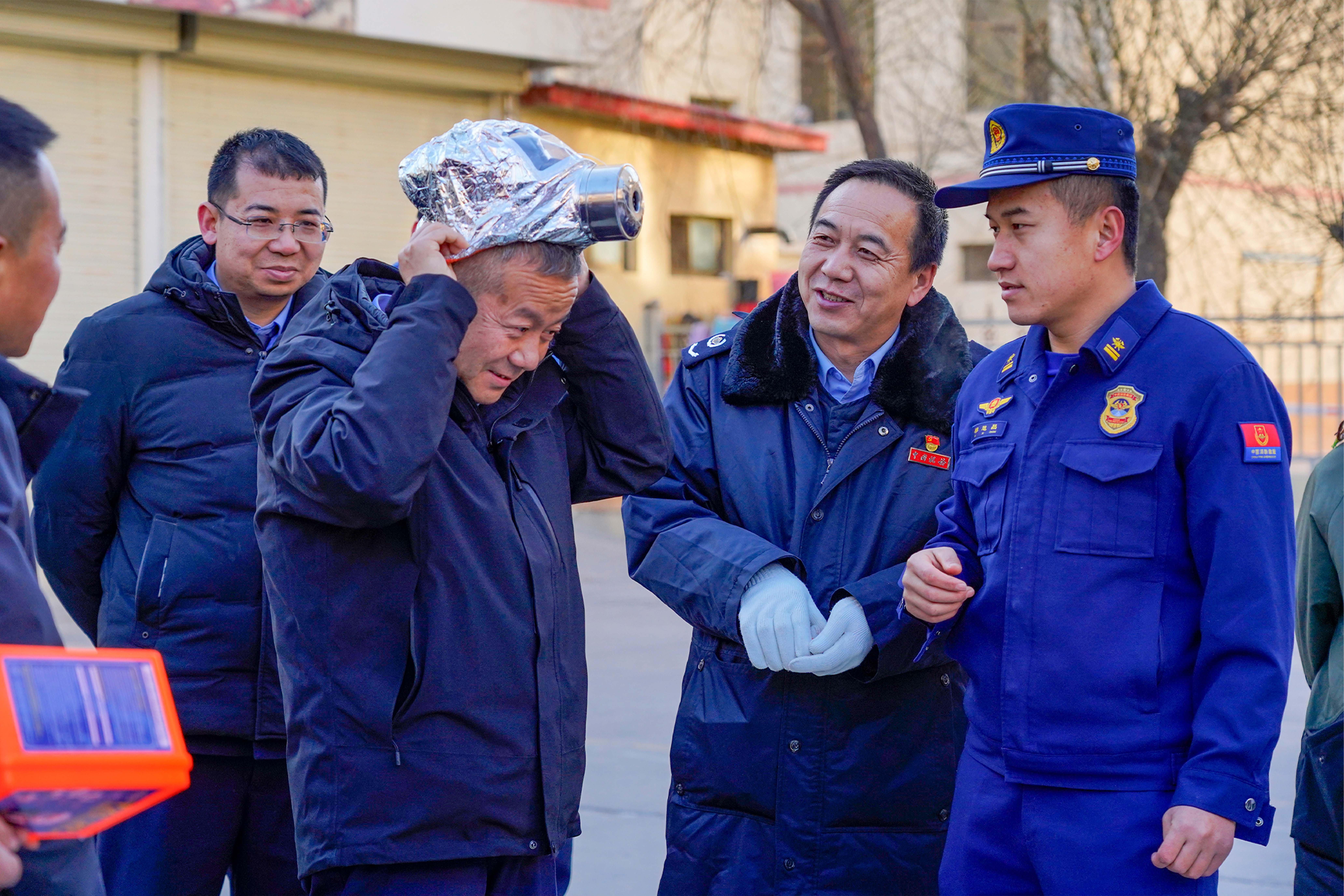 《火患迷雾辨真伪 法度校准生命线》