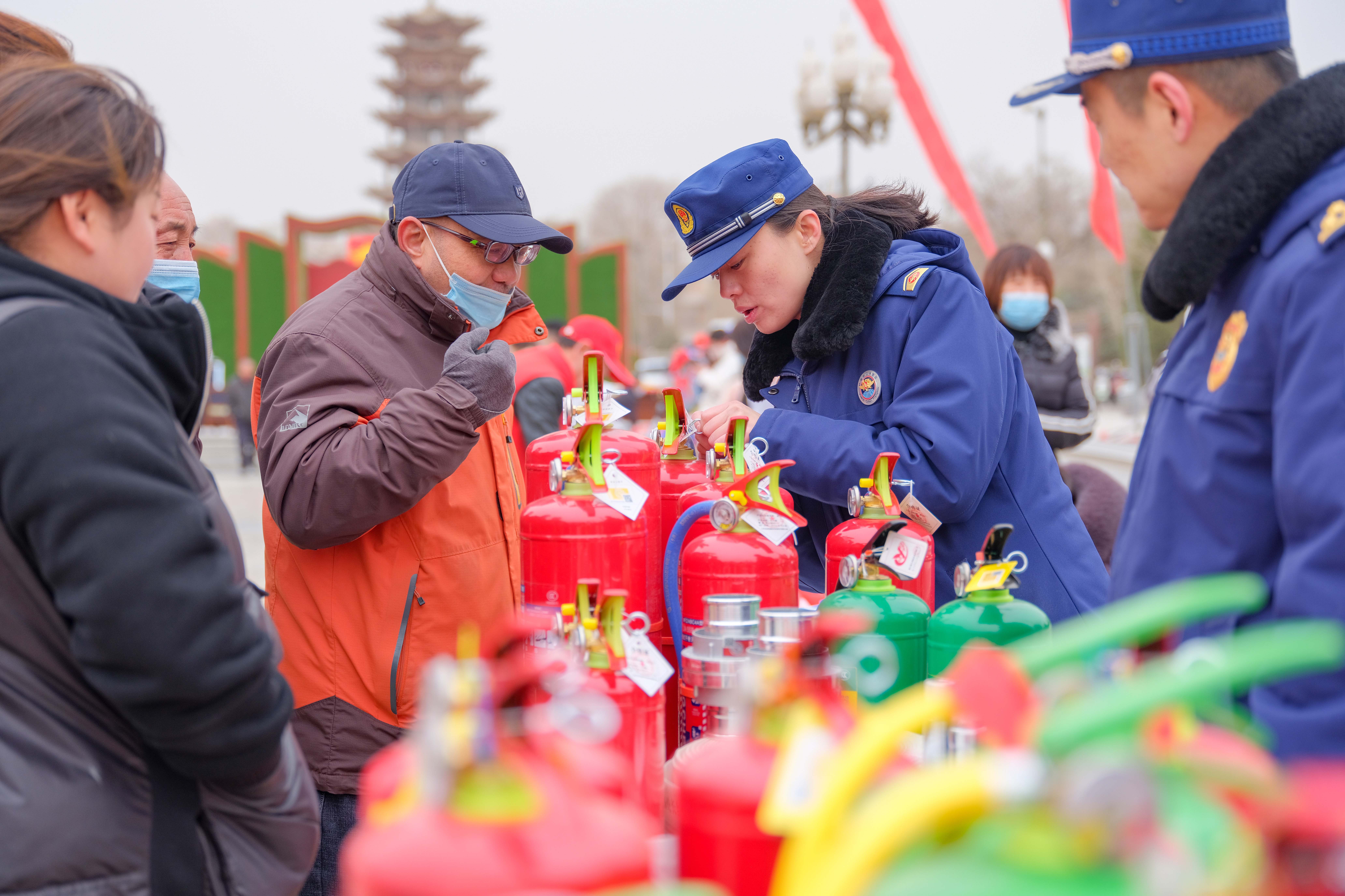 《火患迷雾辨真伪 法度校准生命线》
