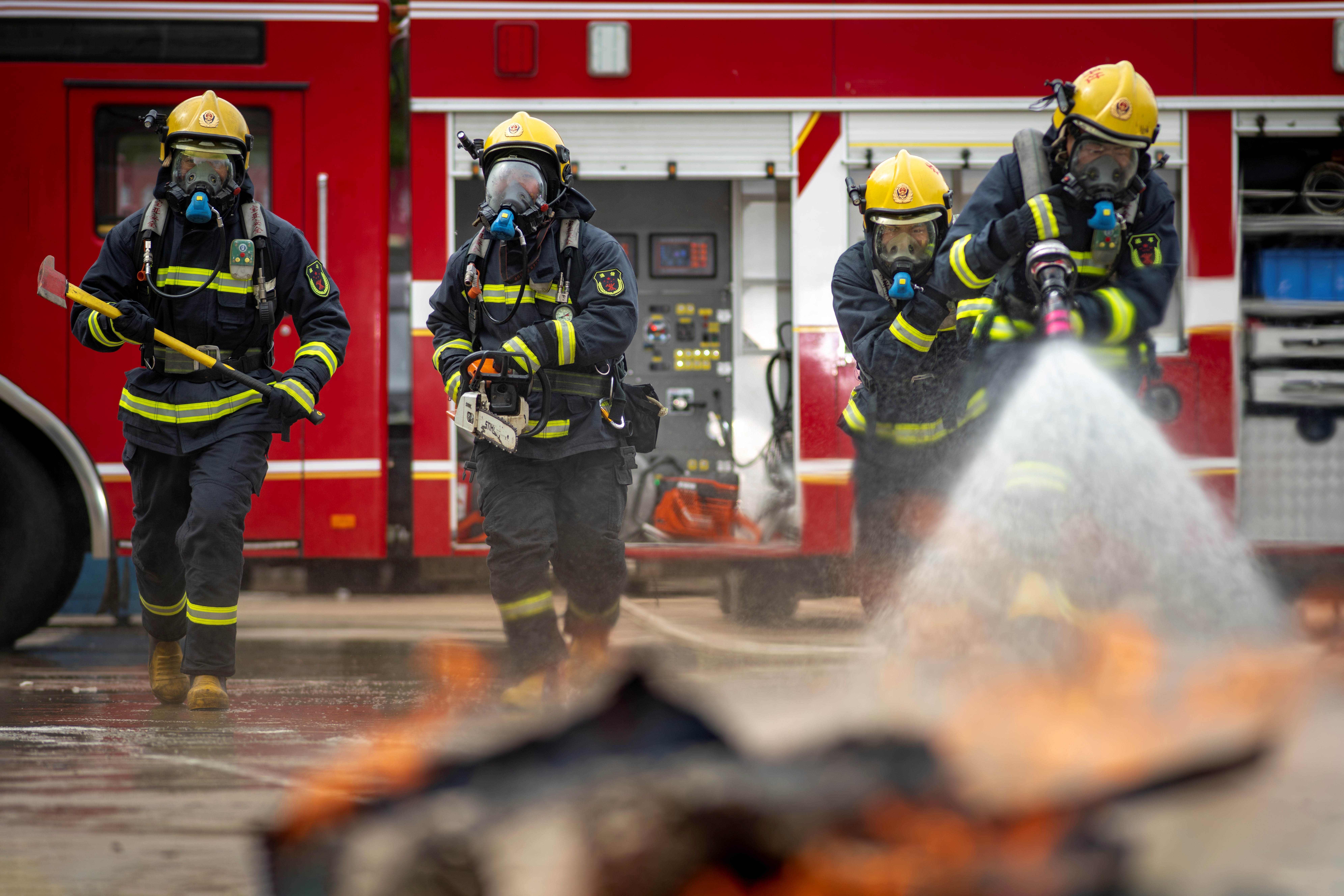 迸发》《对标职能使命、聚力精武强能》《火海敢闯，冲锋在前》《火速驰援，淬炼能力》《聚焦实战导向、凝聚致胜合力》《厉兵秣马练精兵》《披荆斩棘，克难攻坚》《实战引领，砥砺前行》