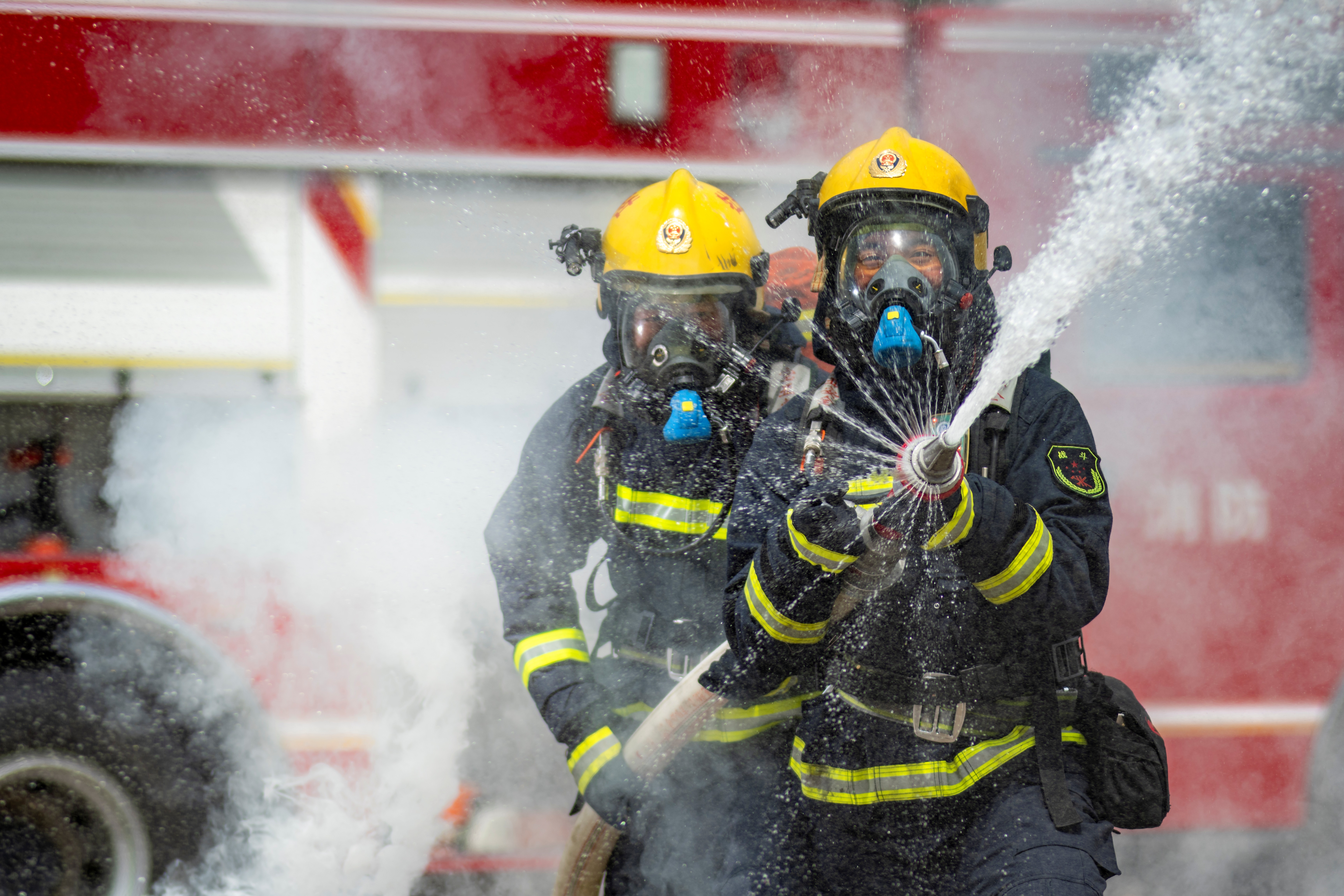 迸发》《对标职能使命、聚力精武强能》《火海敢闯，冲锋在前》《火速驰援，淬炼能力》《聚焦实战导向、凝聚致胜合力》《厉兵秣马练精兵》《披荆斩棘，克难攻坚》《实战引领，砥砺前行》