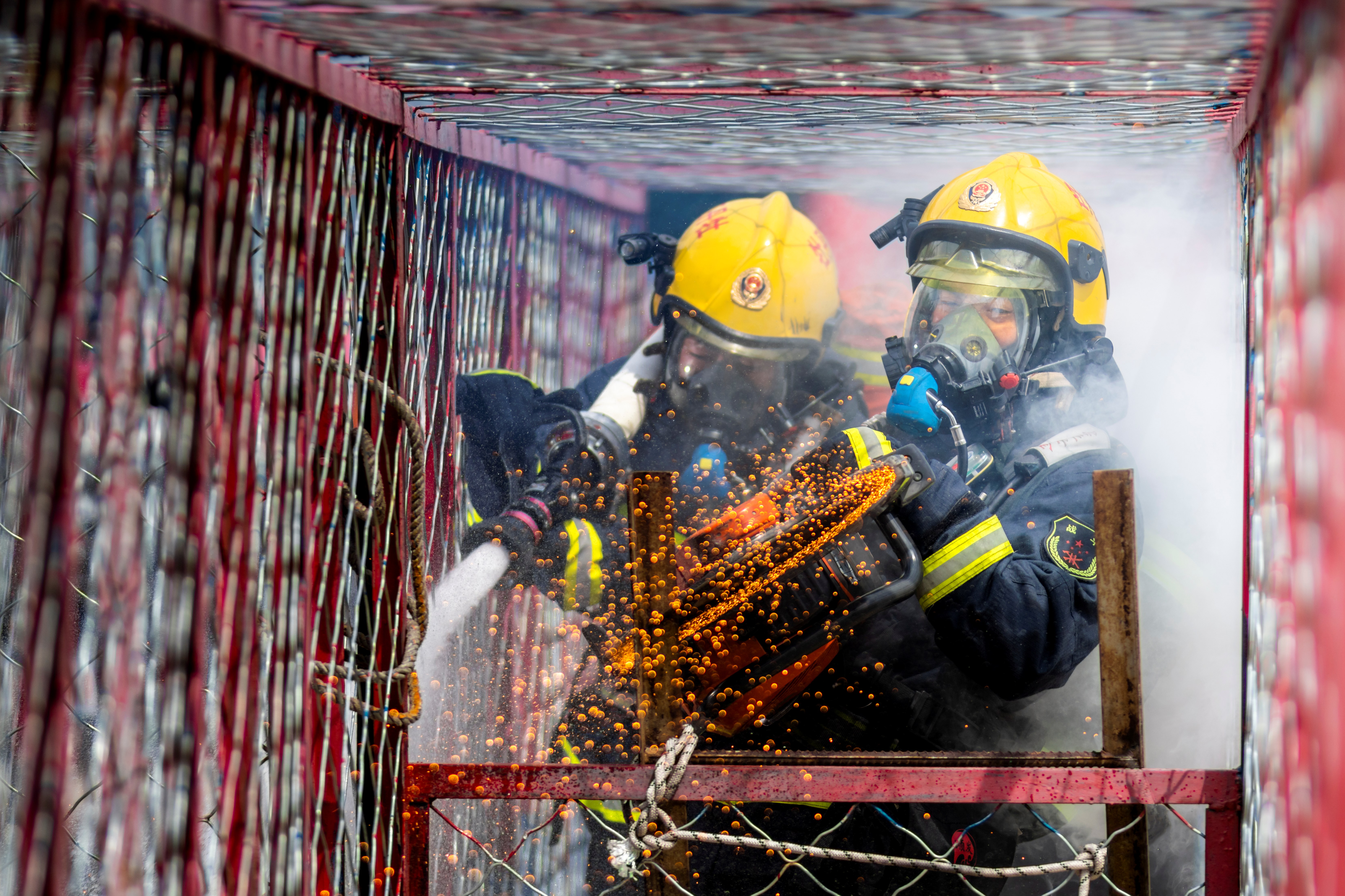 迸发》《对标职能使命、聚力精武强能》《火海敢闯，冲锋在前》《火速驰援，淬炼能力》《聚焦实战导向、凝聚致胜合力》《厉兵秣马练精兵》《披荆斩棘，克难攻坚》《实战引领，砥砺前行》