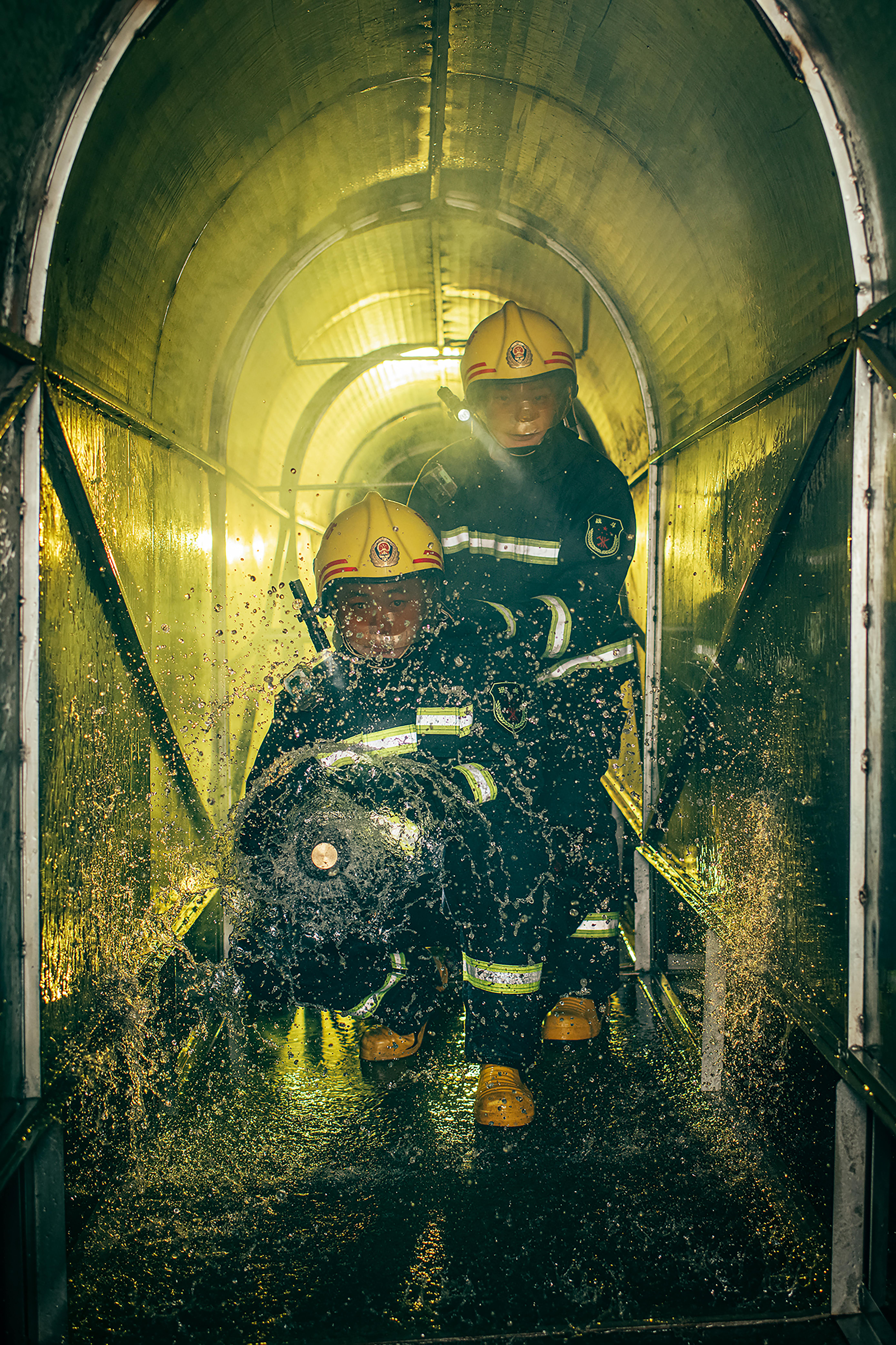 迸发》《对标职能使命、聚力精武强能》《火海敢闯，冲锋在前》《火速驰援，淬炼能力》《聚焦实战导向、凝聚致胜合力》《厉兵秣马练精兵》《披荆斩棘，克难攻坚》《实战引领，砥砺前行》
