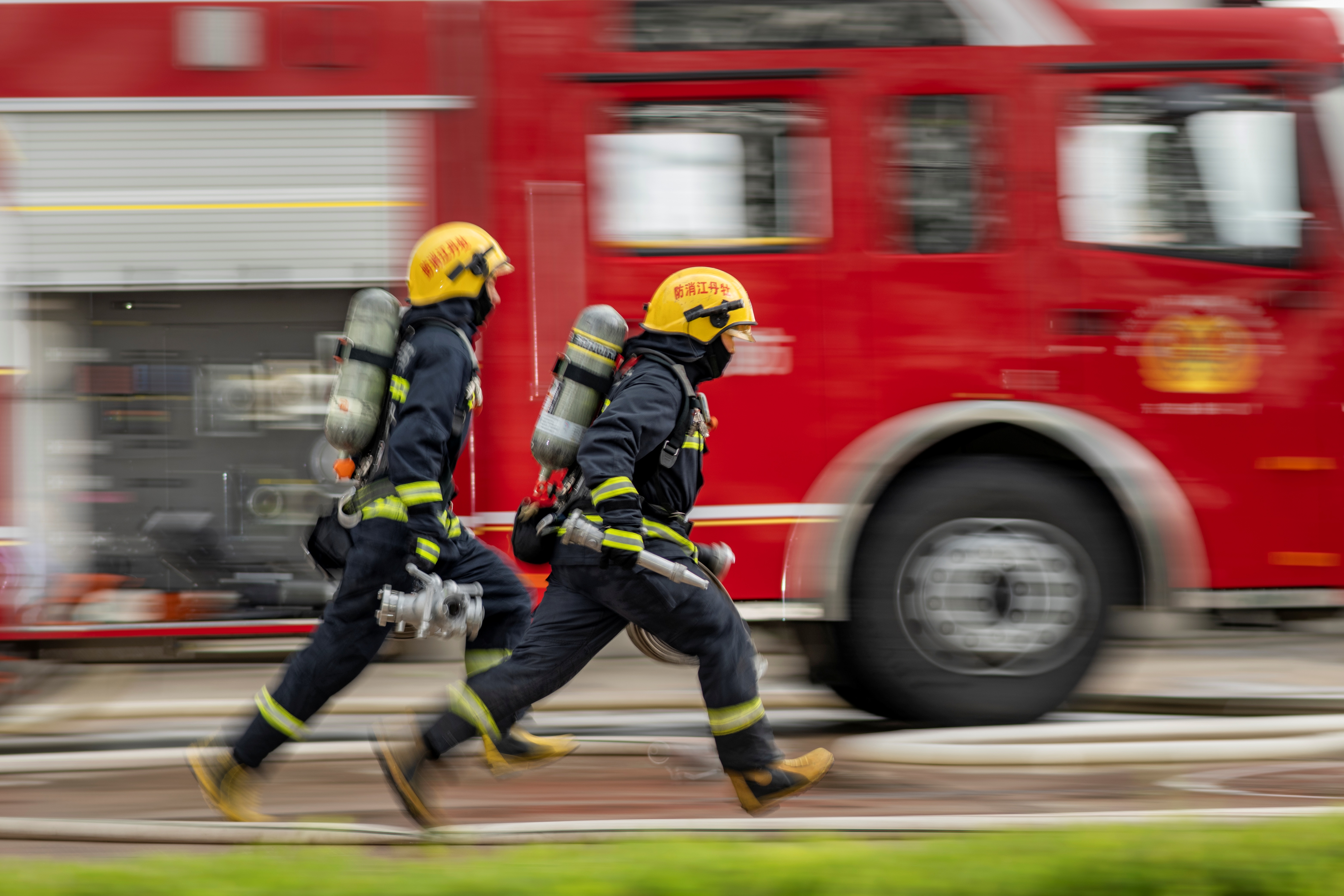 迸发》《对标职能使命、聚力精武强能》《火海敢闯，冲锋在前》《火速驰援，淬炼能力》《聚焦实战导向、凝聚致胜合力》《厉兵秣马练精兵》《披荆斩棘，克难攻坚》《实战引领，砥砺前行》