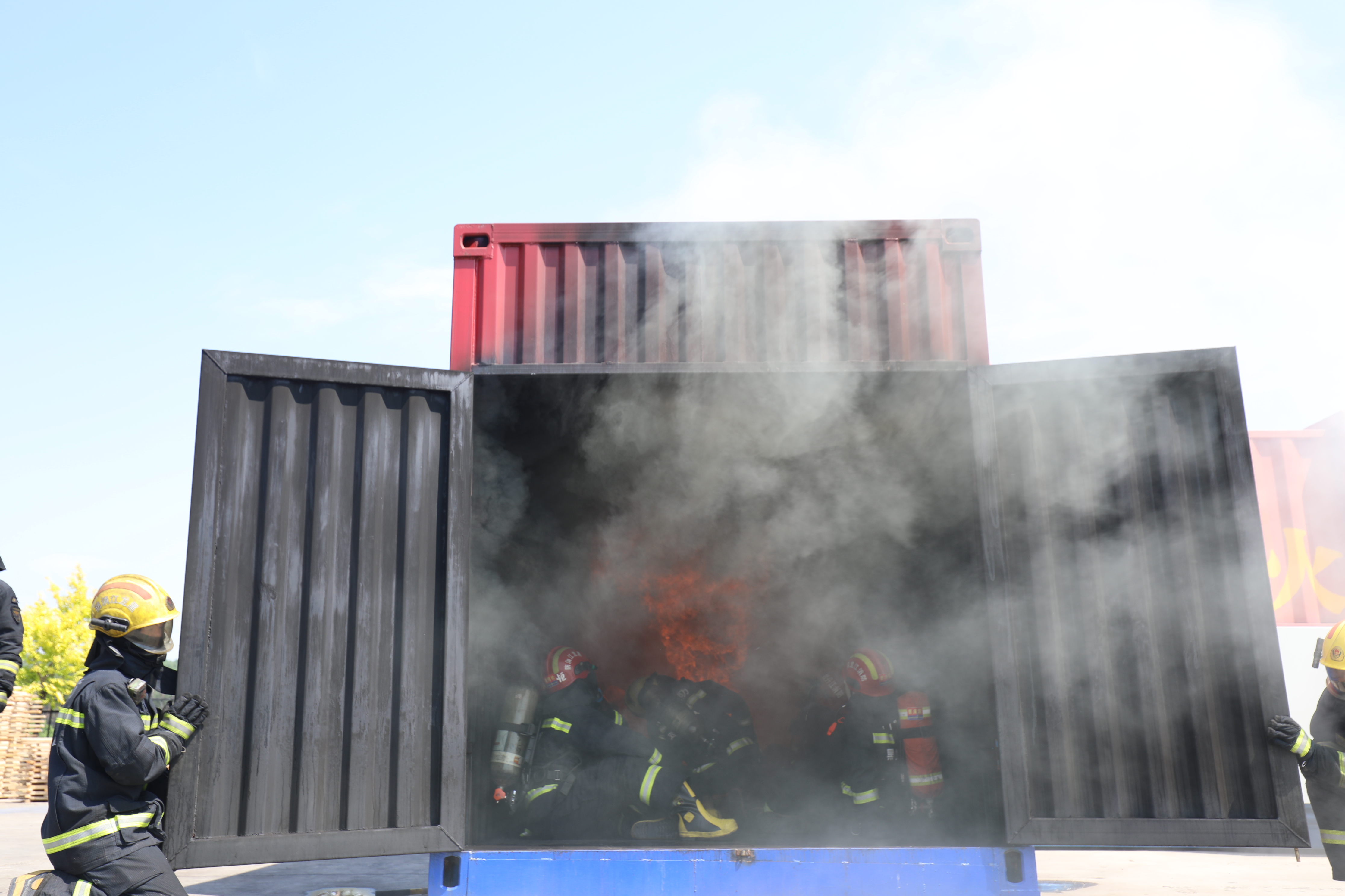 烈焰中的守护者