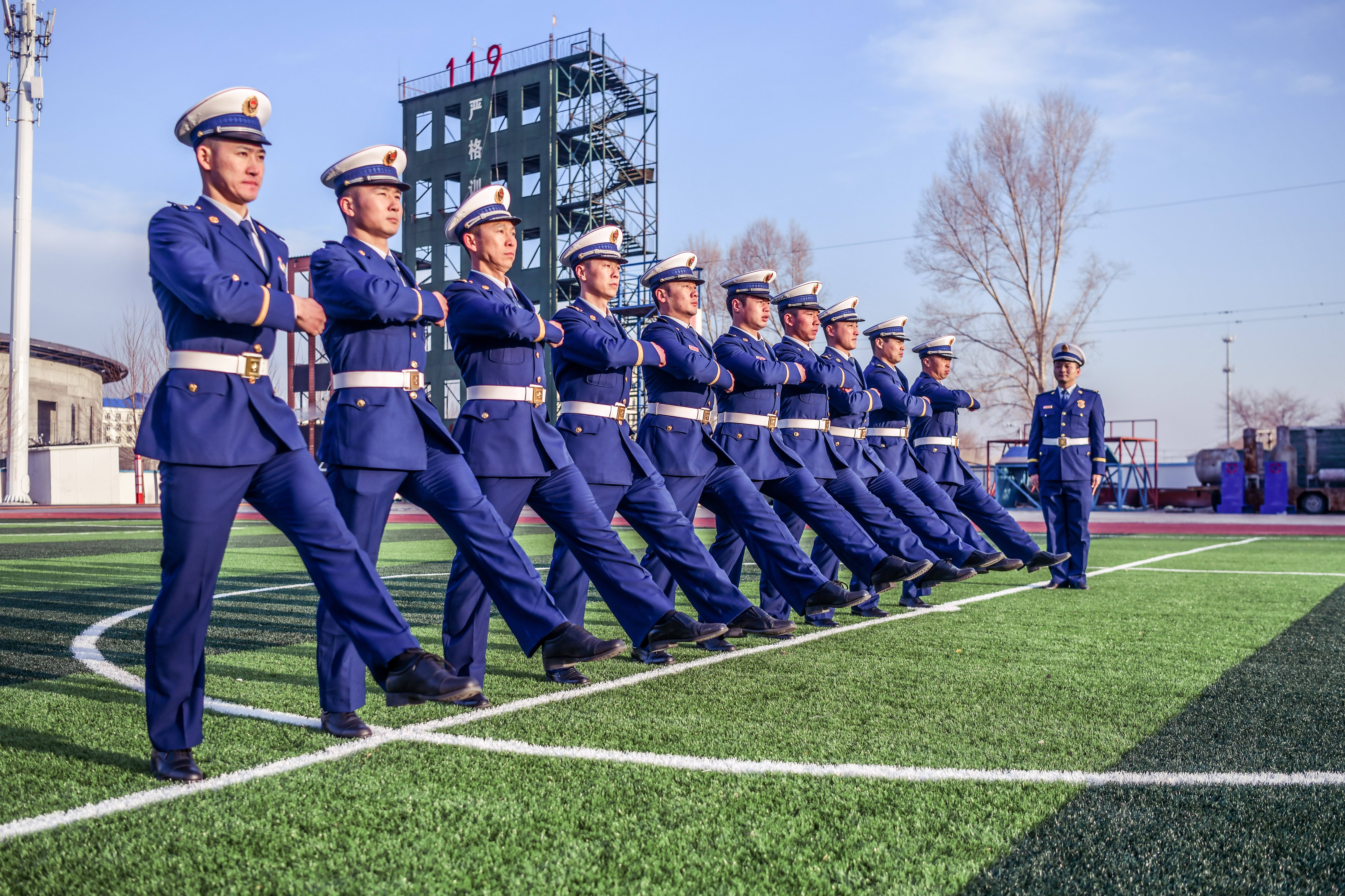 《水上骑兵》《风为令》《冰与火》《英姿》