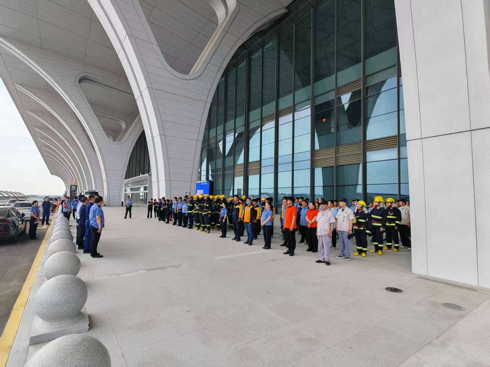 路地警客运站安检消防跨专业联合演练