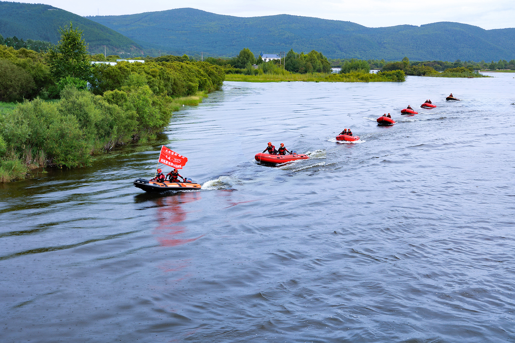 《水上救援 “兄弟连”》组图