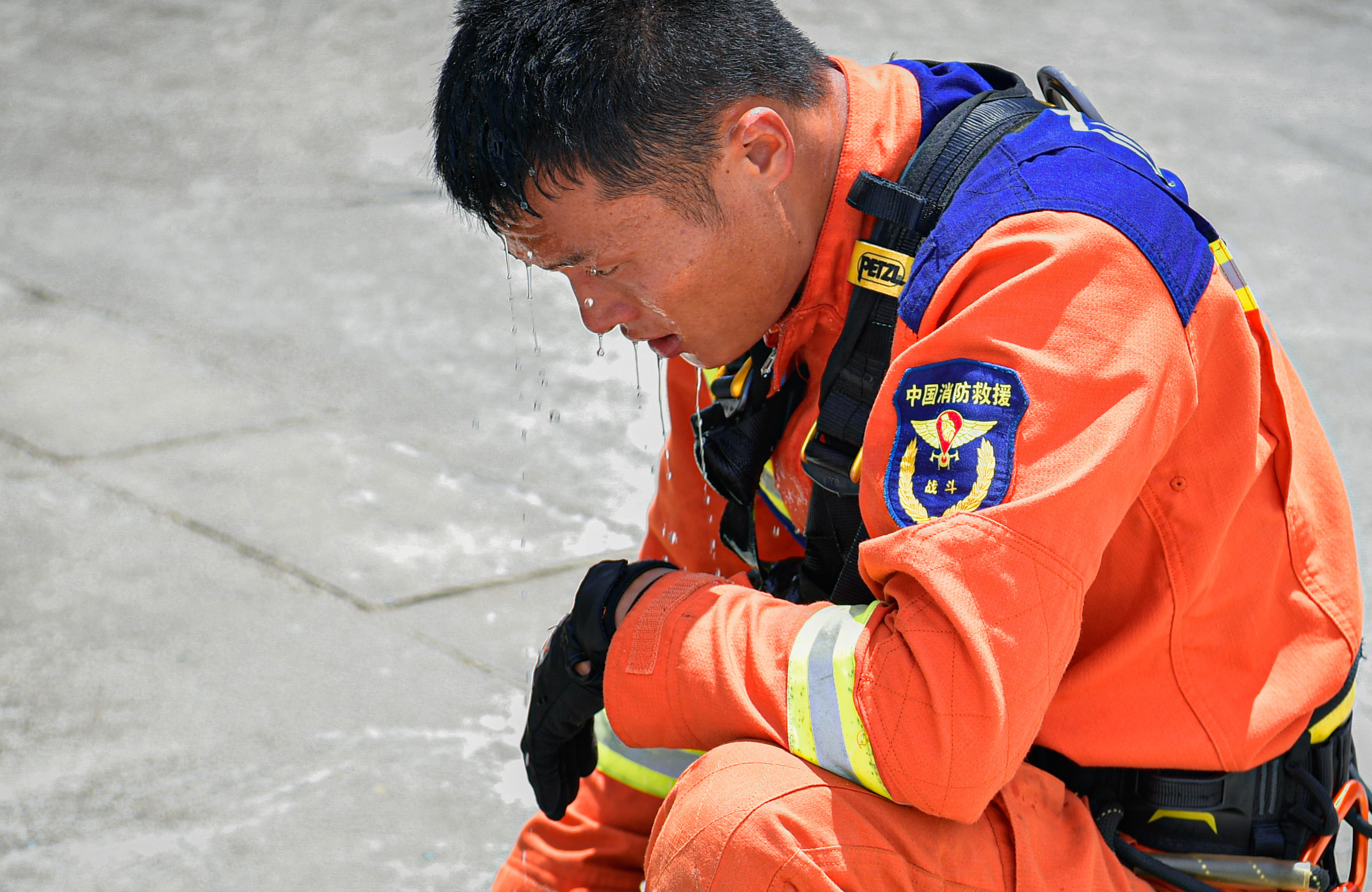 《淬火》、《烈日淬炼》、《向上》