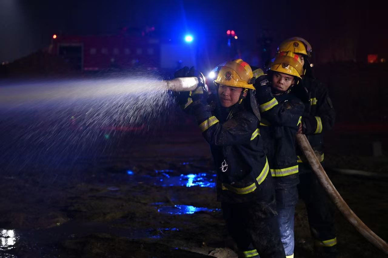 作品名称	《暗夜逆行者》